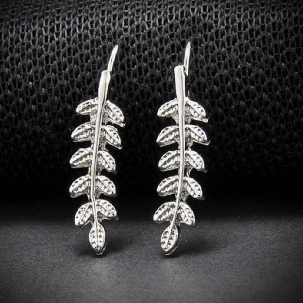 FINAL PRICE 🌟 Silver plated leaf shaped earrings